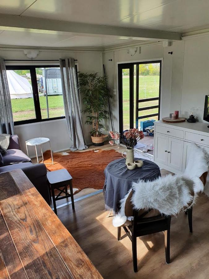 Houten Huisje Tussen Paarden Nieuwerkerken Esterno foto