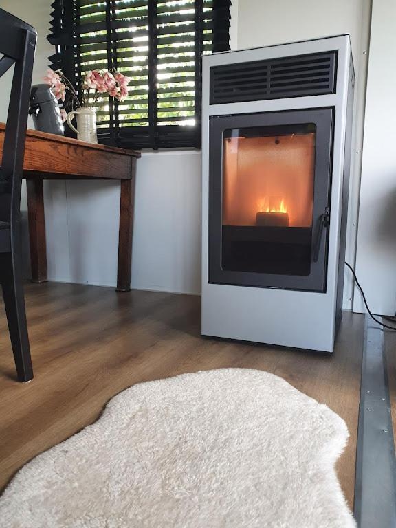 Houten Huisje Tussen Paarden Nieuwerkerken Esterno foto