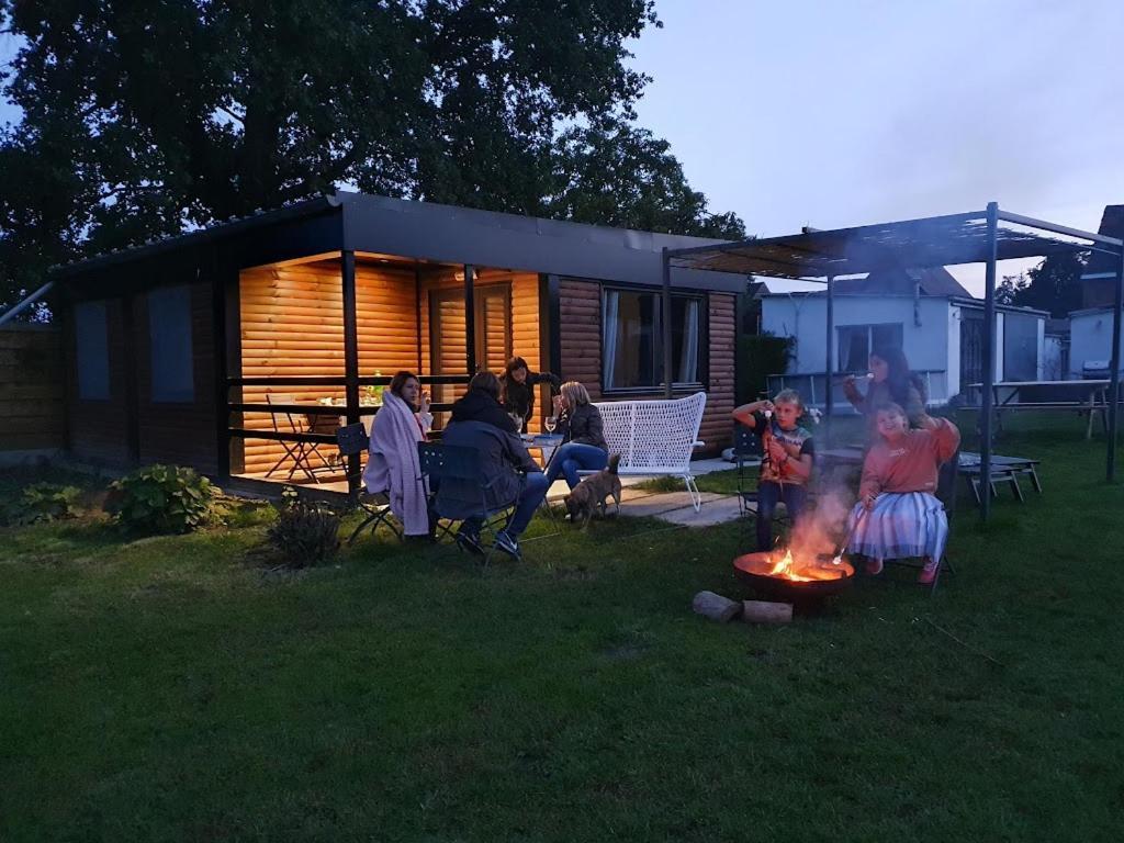Houten Huisje Tussen Paarden Nieuwerkerken Esterno foto