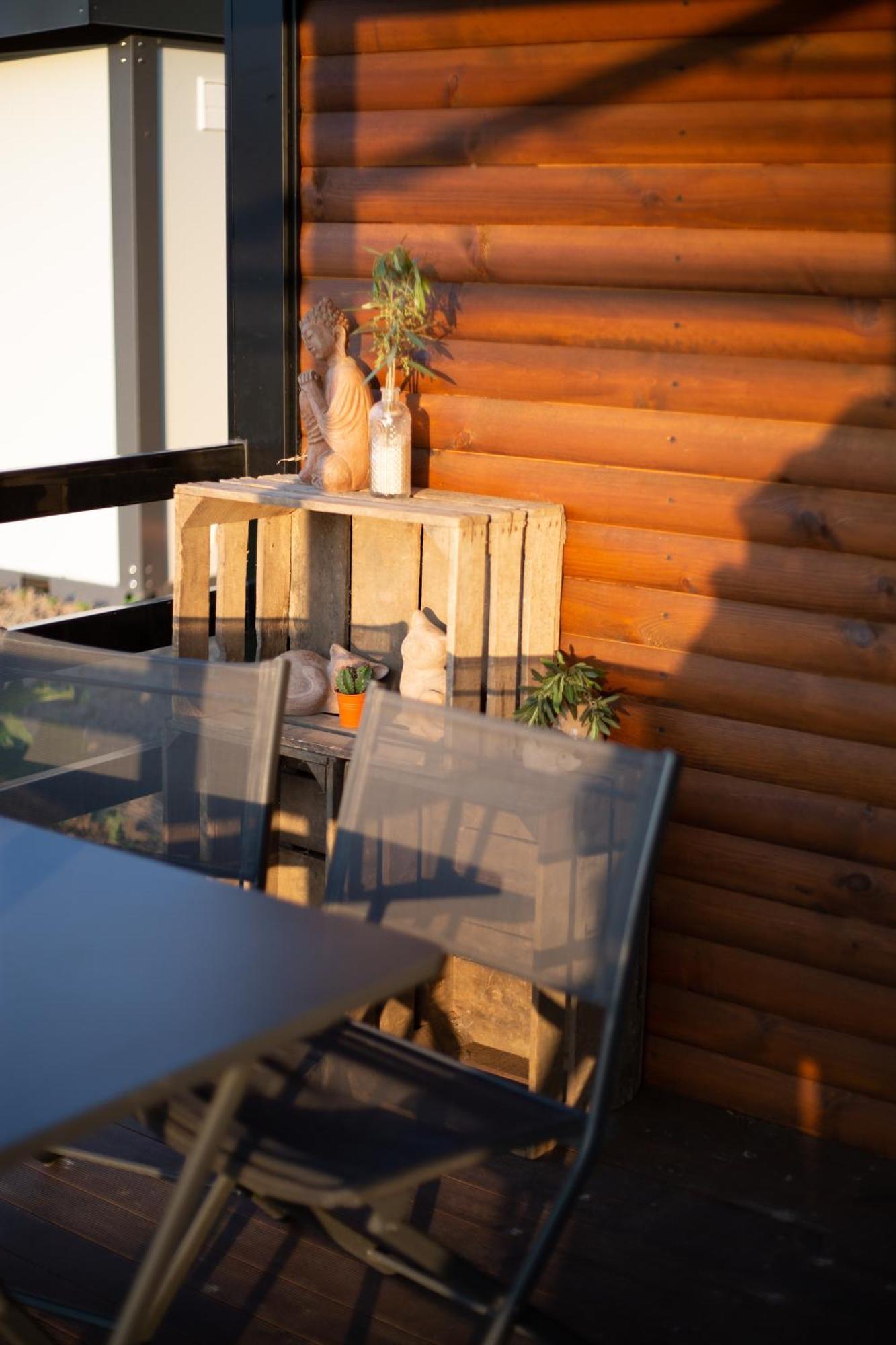 Houten Huisje Tussen Paarden Nieuwerkerken Esterno foto