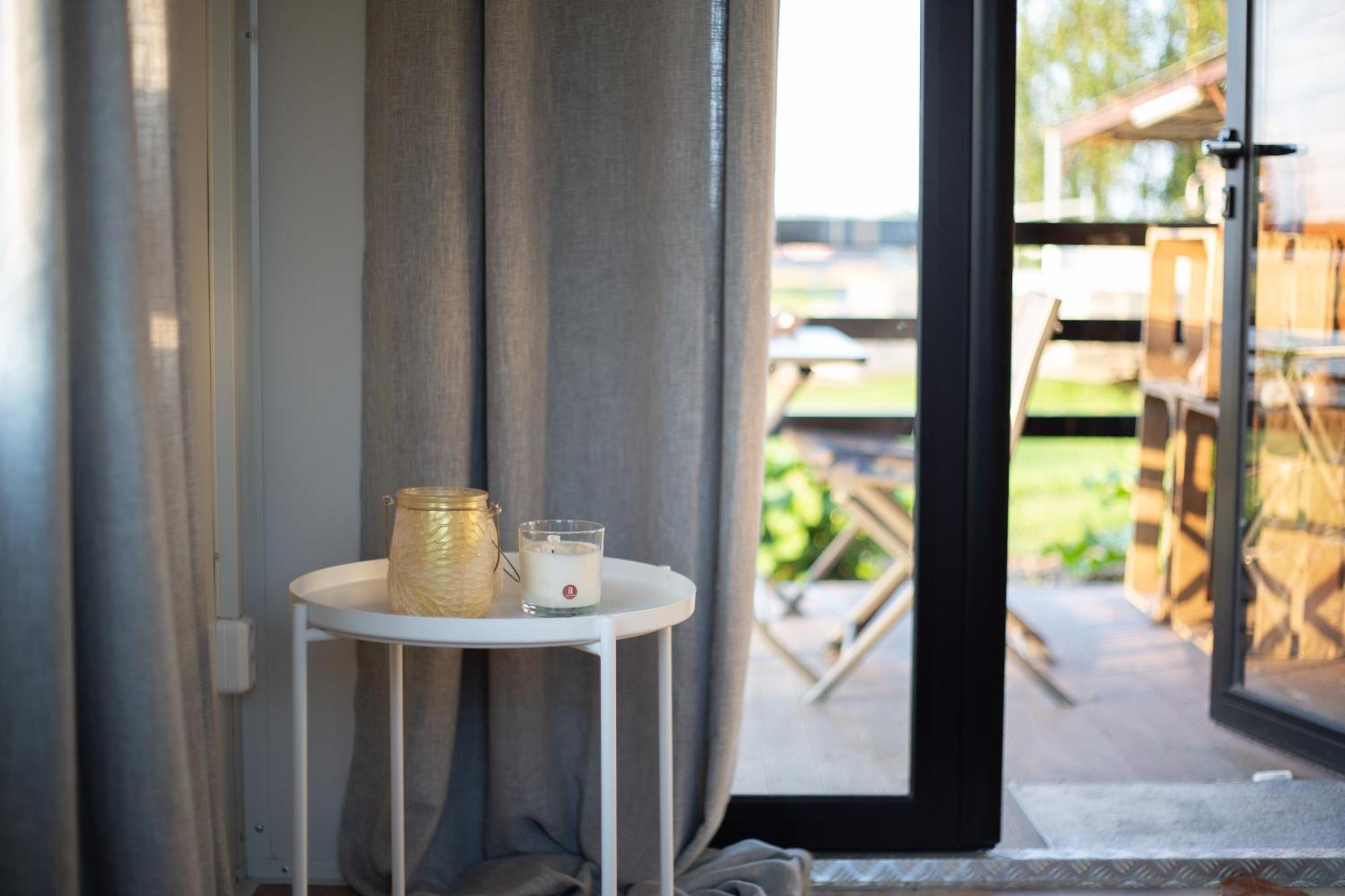 Houten Huisje Tussen Paarden Nieuwerkerken Esterno foto